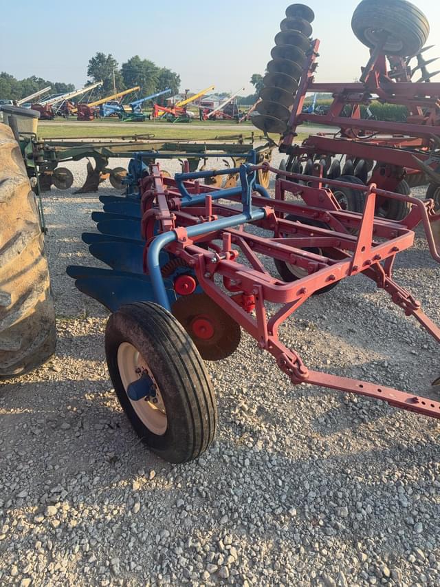 Image of International Harvester 16 equipment image 2