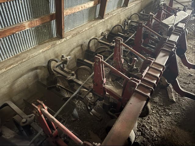 Image of International Harvester 163 equipment image 3