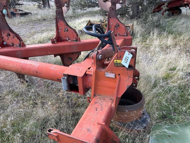 Image of International Harvester 165 equipment image 4