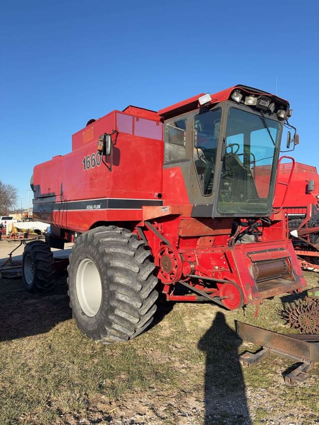 Image of International Harvester 1660 equipment image 2
