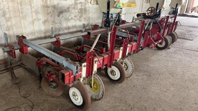 Image of International Harvester 170 equipment image 1