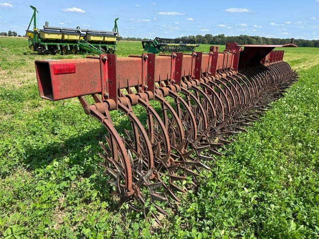 Image of International Harvester 181 equipment image 1
