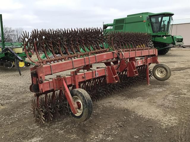 Image of International Harvester 181 equipment image 4