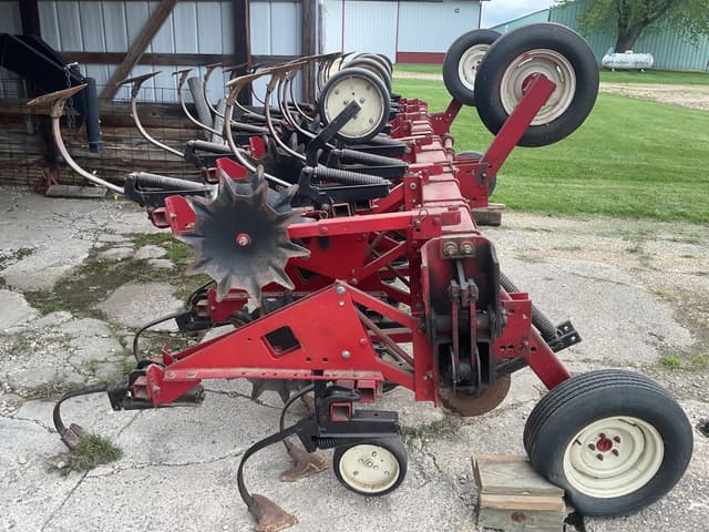 Image of International Harvester 183 equipment image 3