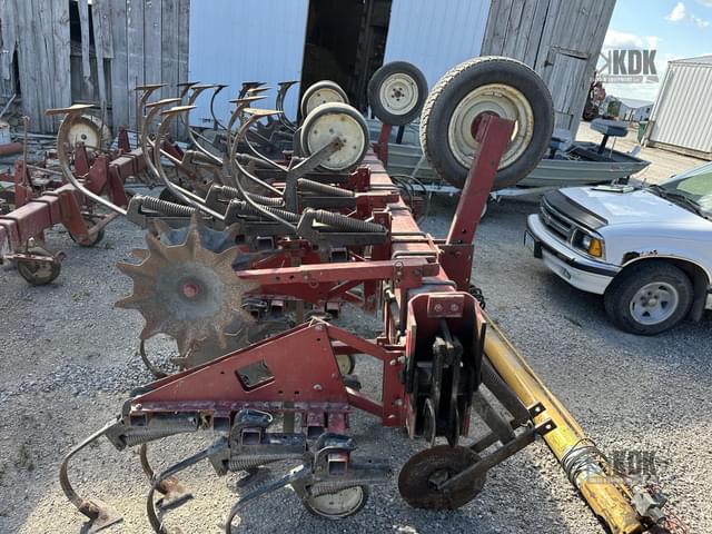 Image of International Harvester 183 equipment image 1