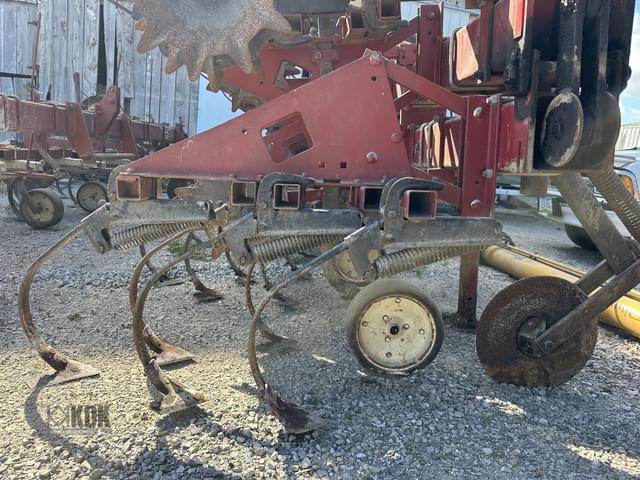 Image of International Harvester 183 equipment image 4