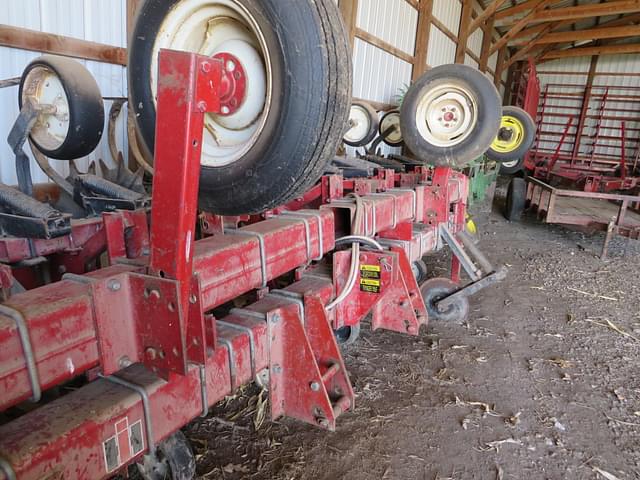 Image of International Harvester 183 equipment image 4