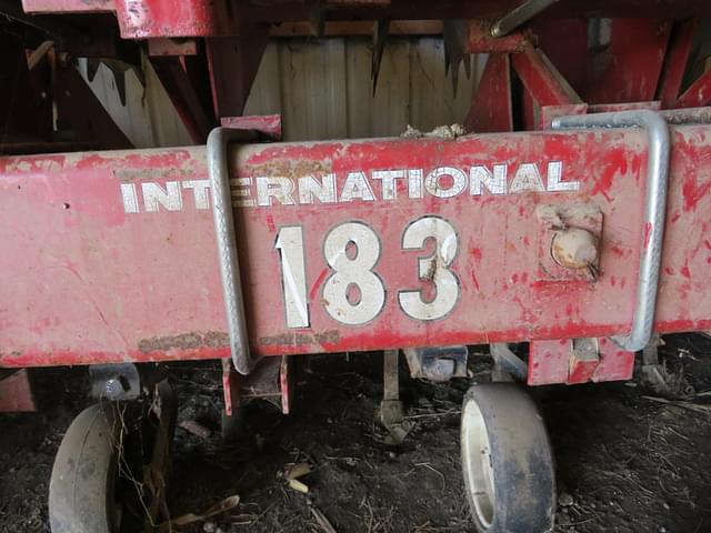 Image of International Harvester 183 equipment image 1