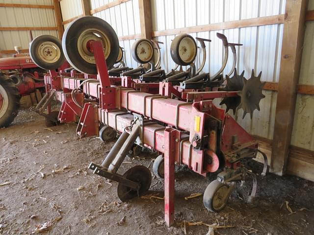 Image of International Harvester 183 equipment image 2