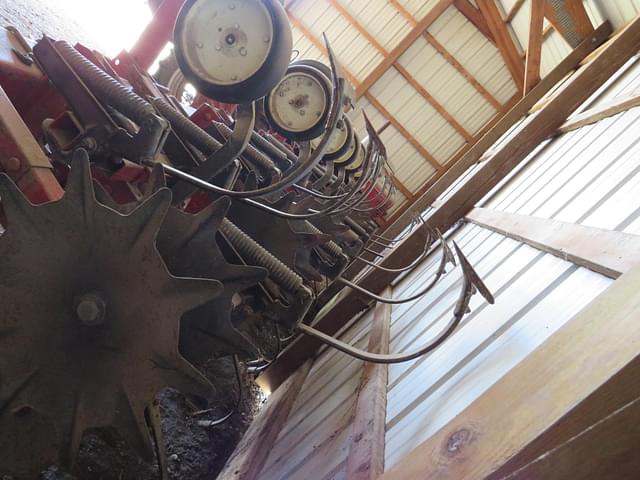 Image of International Harvester 183 equipment image 3