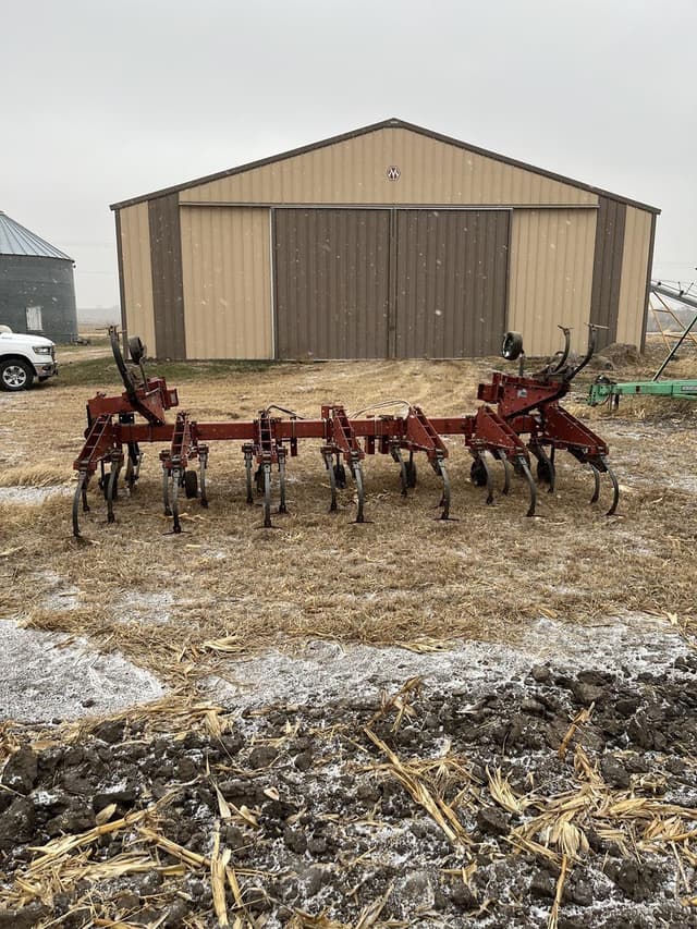 Image of International Harvester 183 equipment image 1