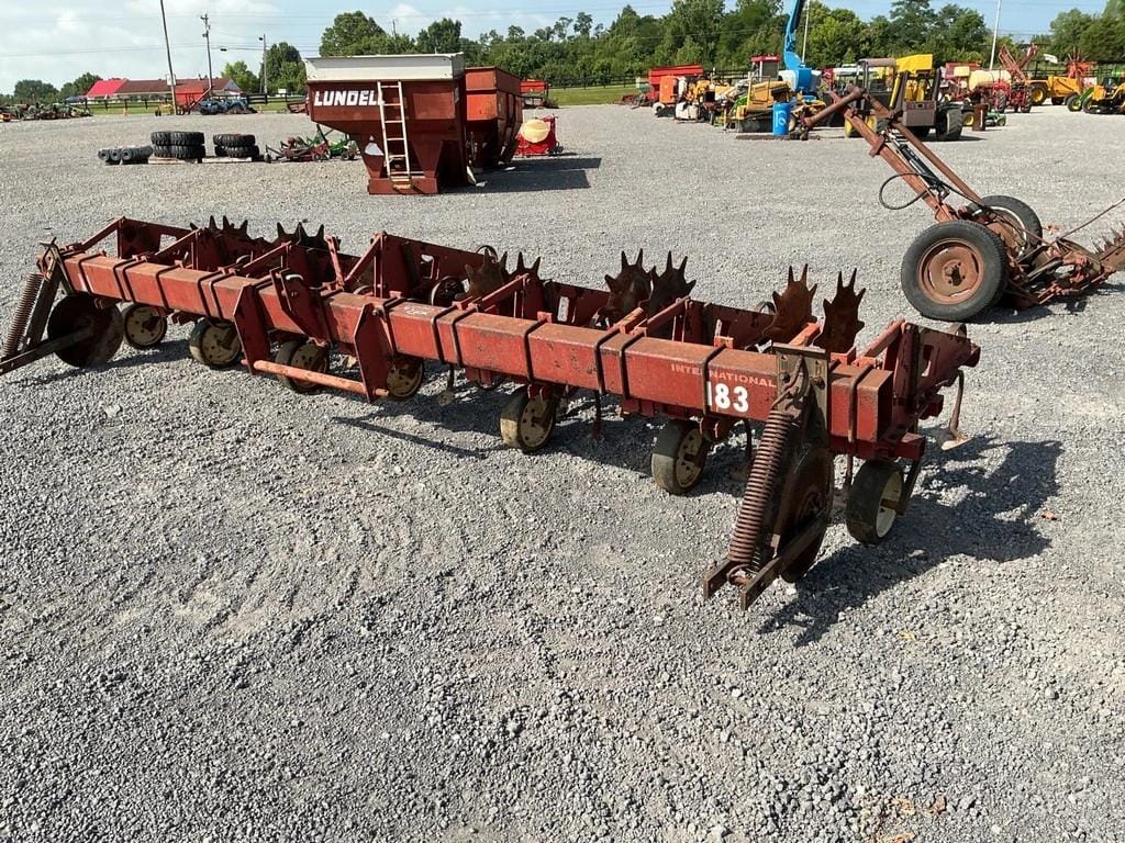 International Harvester 183 Equipment Image0