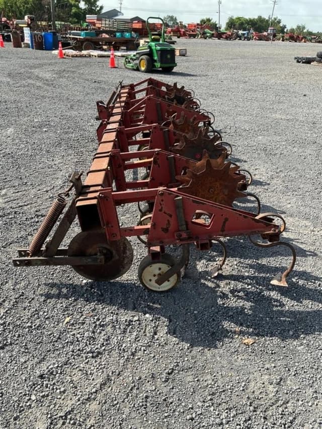 Image of International Harvester 183 equipment image 2