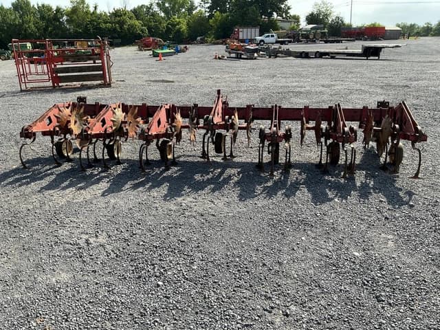 Image of International Harvester 183 equipment image 3