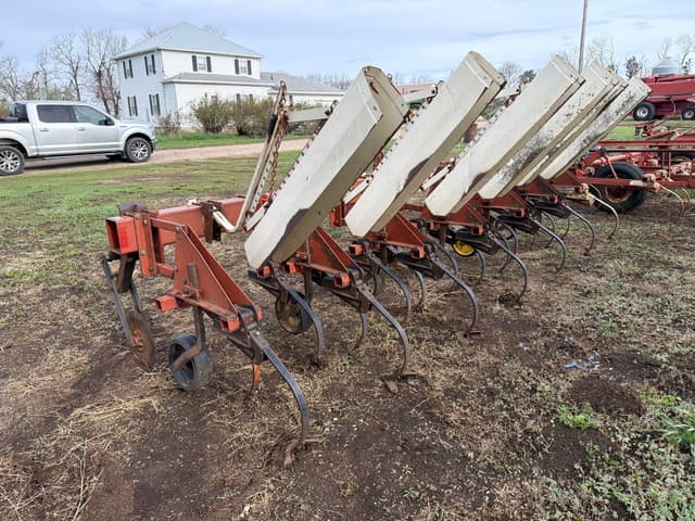 Image of International Harvester 183 equipment image 3