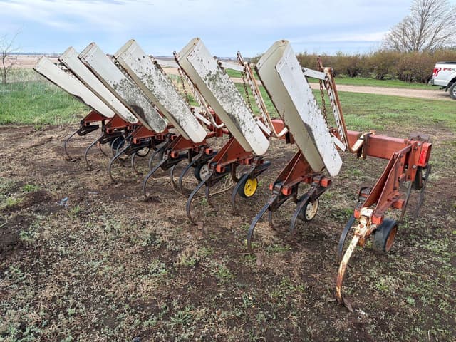 Image of International Harvester 183 equipment image 1