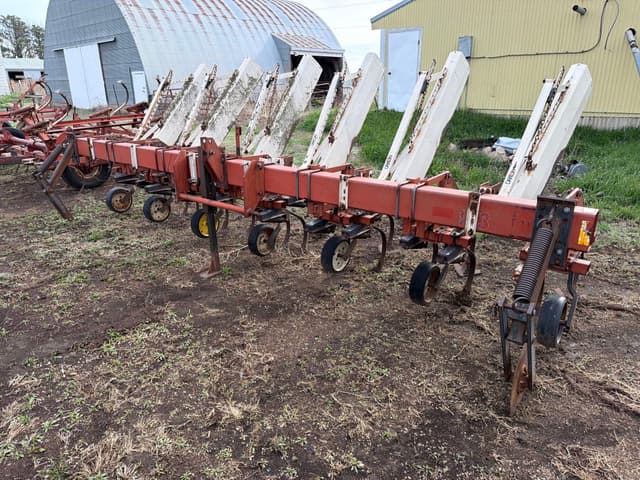 Image of International Harvester 183 equipment image 2