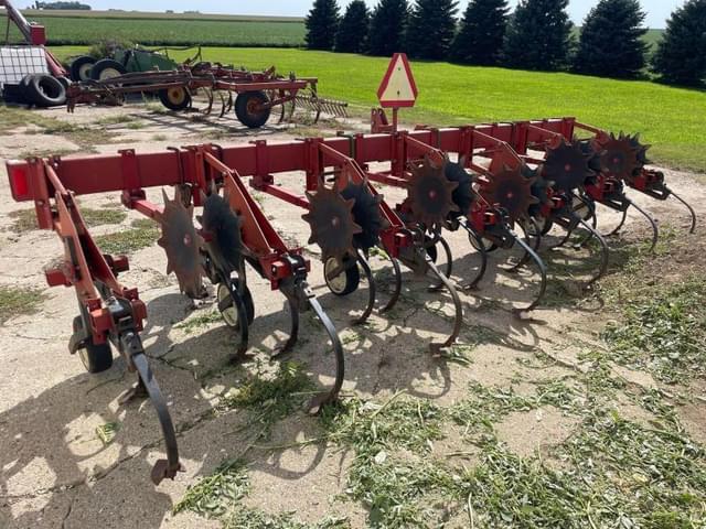Image of International Harvester 183 equipment image 2