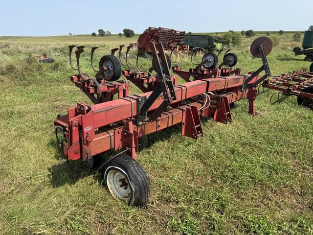Image of International Harvester 183 equipment image 4