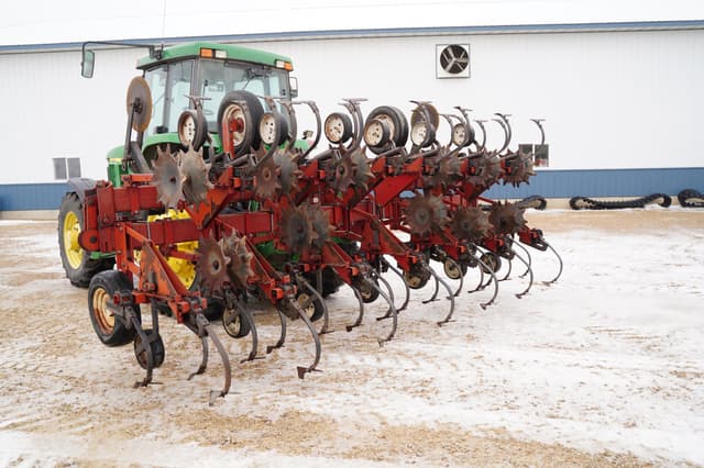 Image of International 183 equipment image 2