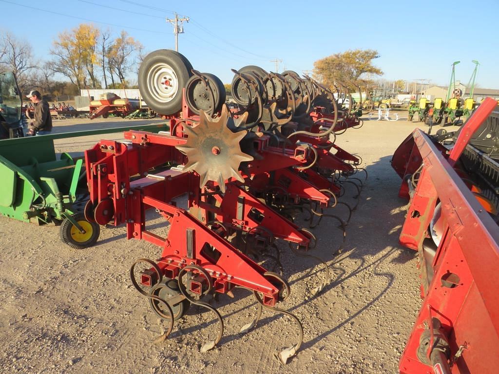 Image of International Harvester 183 Image 1