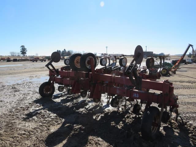 Image of International Harvester 183 equipment image 1