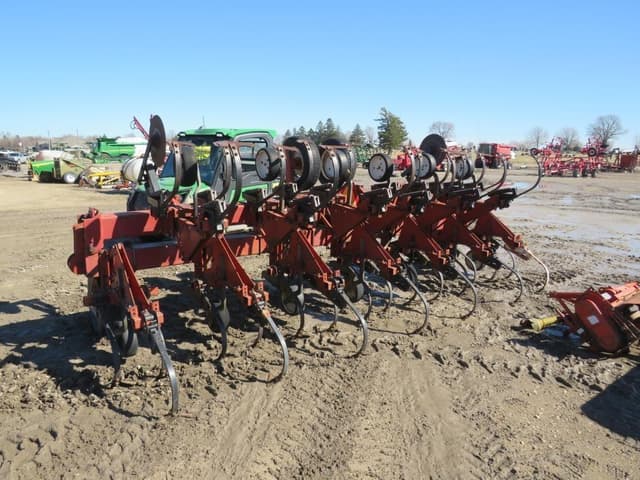 Image of International Harvester 183 equipment image 3