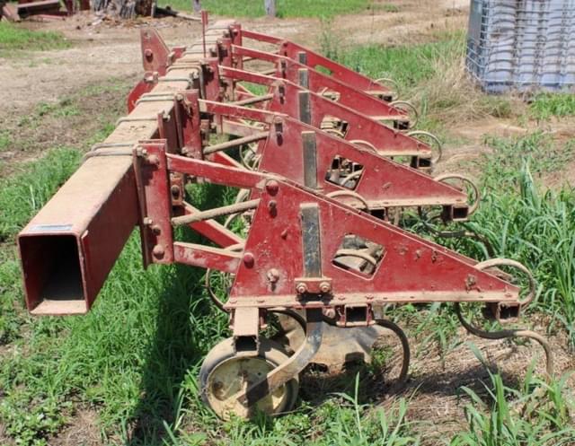 Image of International Harvester 183 equipment image 3