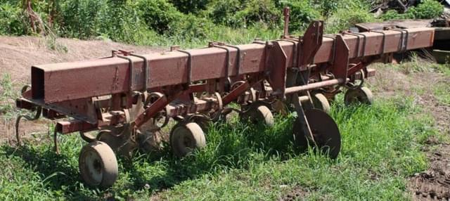 Image of International Harvester 183 equipment image 2