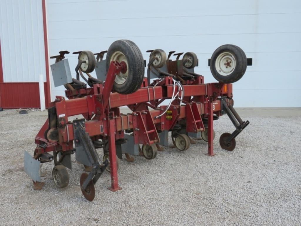 Image of International Harvester 183 Primary image