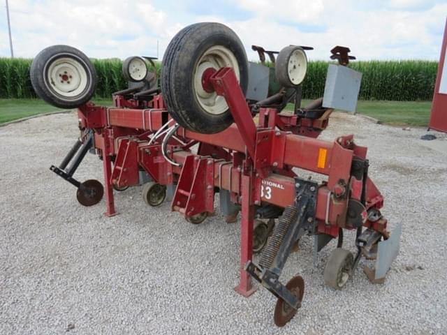 Image of International Harvester 183 equipment image 2