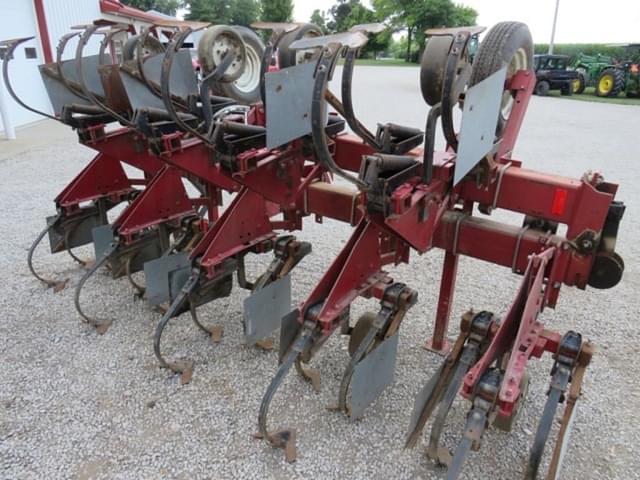 Image of International Harvester 183 equipment image 4