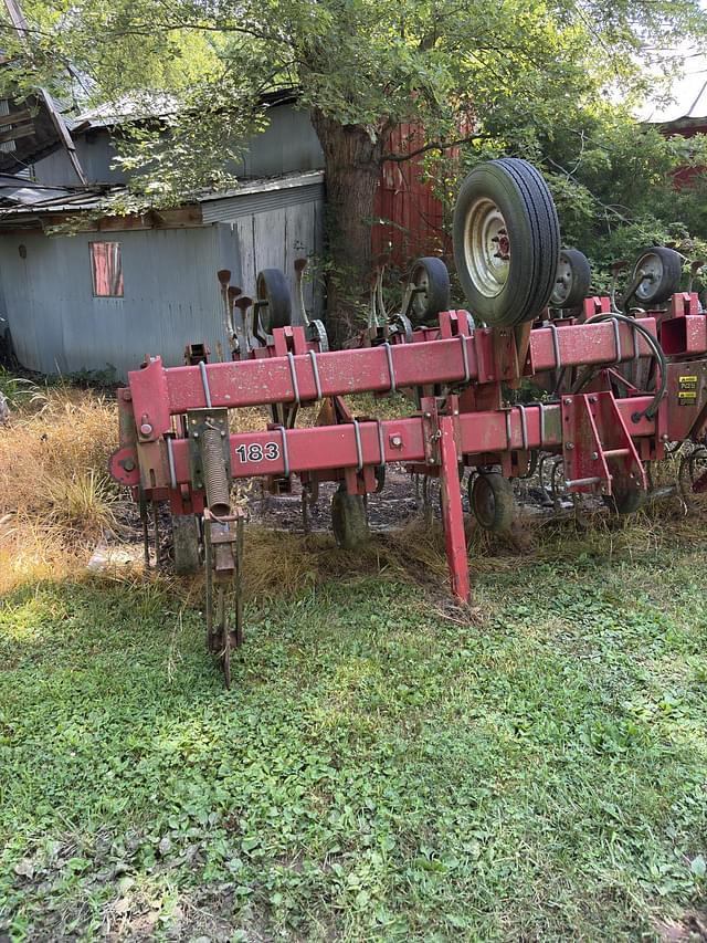 Image of International Harvester 183 equipment image 1