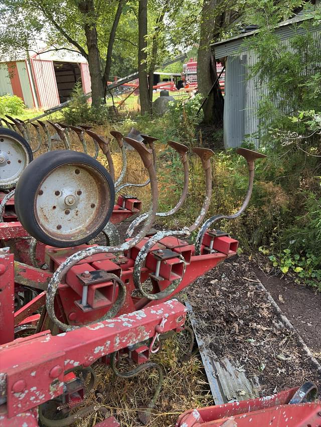 Image of International Harvester 183 equipment image 4