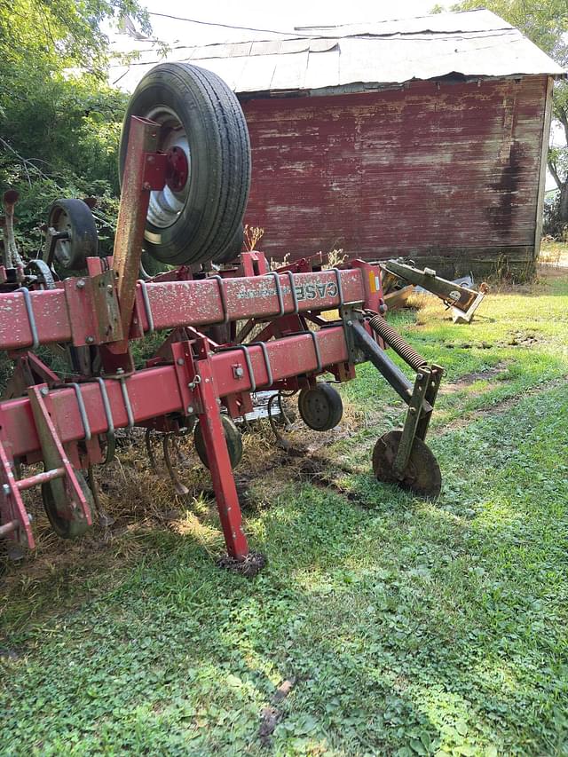 Image of International Harvester 183 equipment image 3