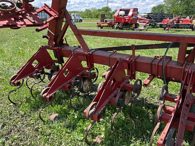 Image of International Harvester 183 equipment image 4