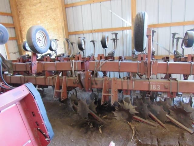 Image of International Harvester 183 equipment image 3