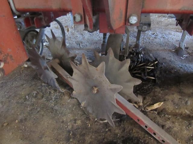 Image of International Harvester 183 equipment image 4