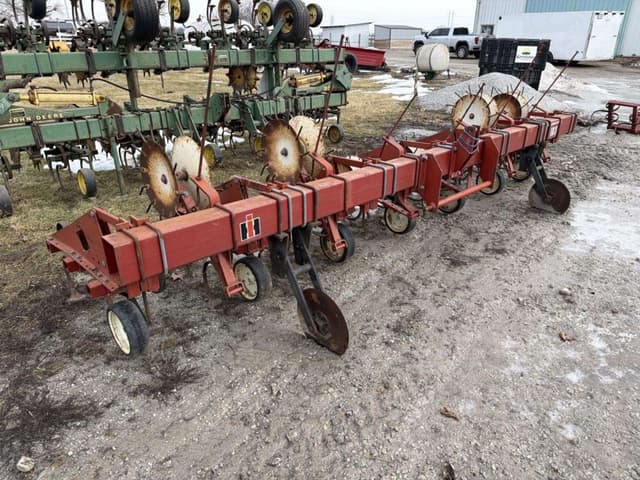 Image of International Harvester 183 equipment image 2