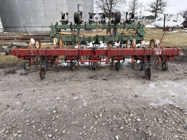 Image of International Harvester 183 equipment image 1