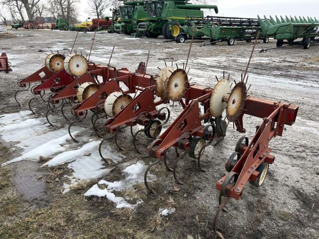 Image of International Harvester 183 equipment image 4
