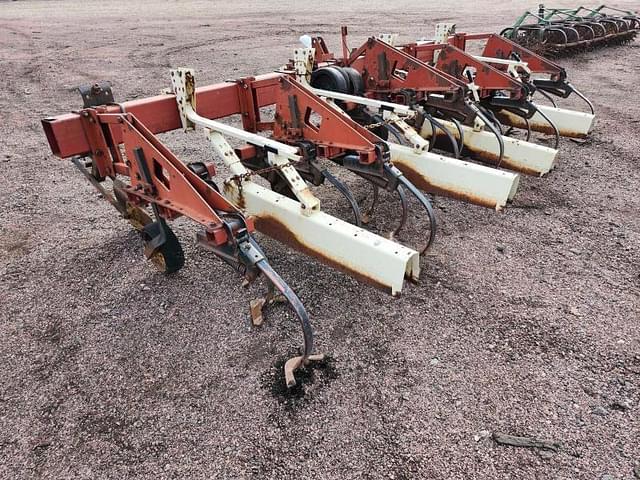 Image of International Harvester 183 equipment image 3