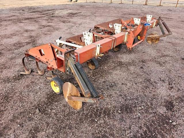 Image of International Harvester 183 equipment image 1