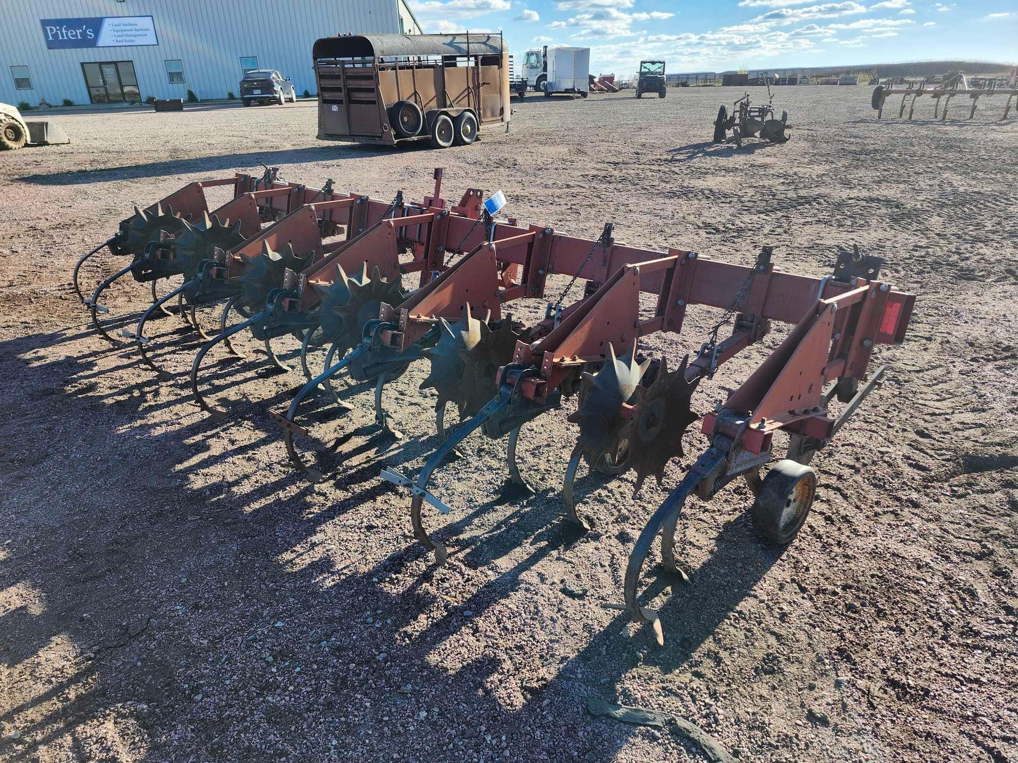 International Harvester 183 Equipment Image0