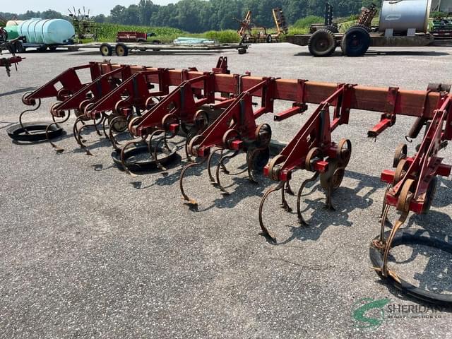 Image of International Harvester 183 equipment image 2