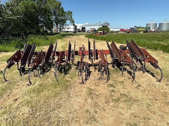 Image of International Harvester 183 equipment image 3