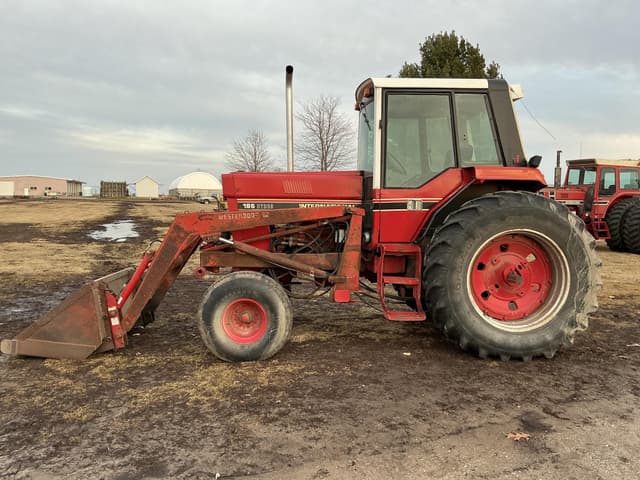 Image of International Harvester Hydro 186 equipment image 2