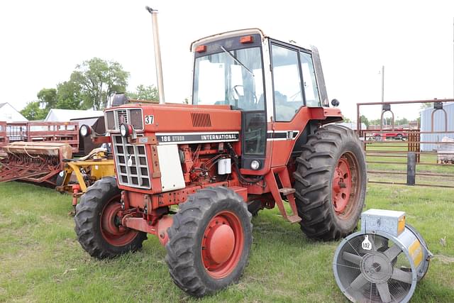 Image of International Harvester Hydro 186 equipment image 2