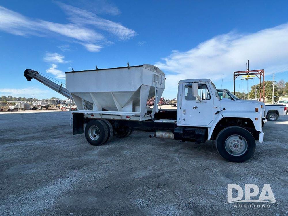 Main image International S1900