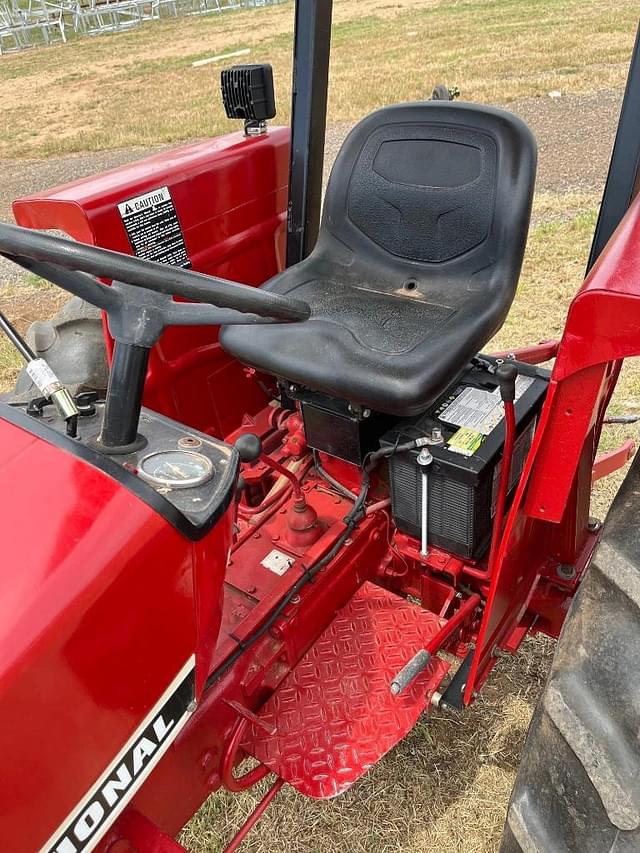 Image of International Harvester 284 equipment image 4